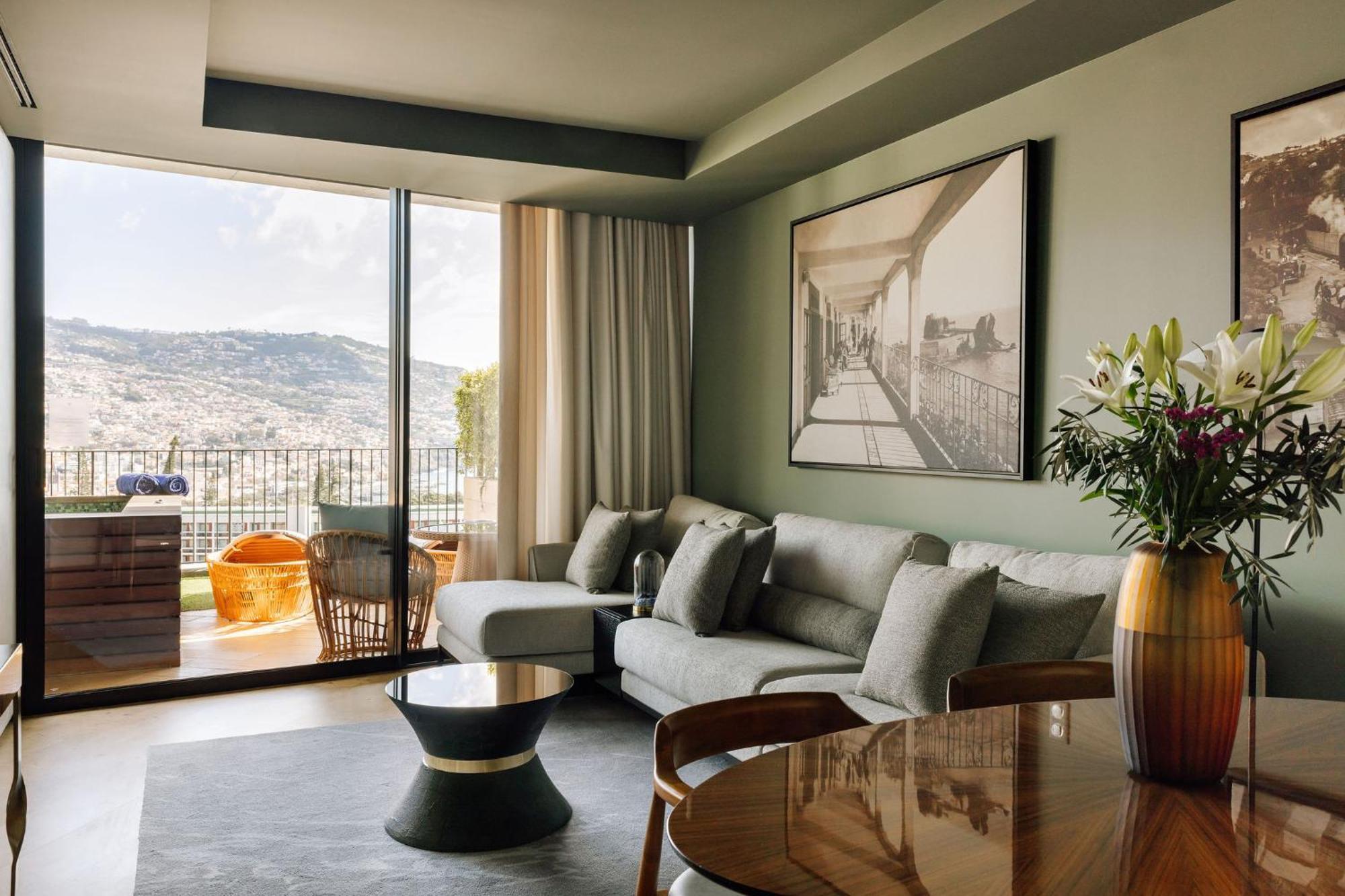 Pool Suite