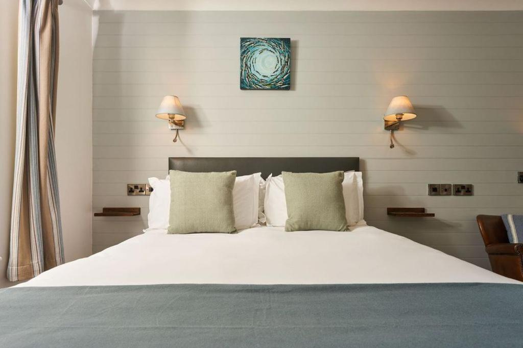 Small Double Room,1572651026:JPEG