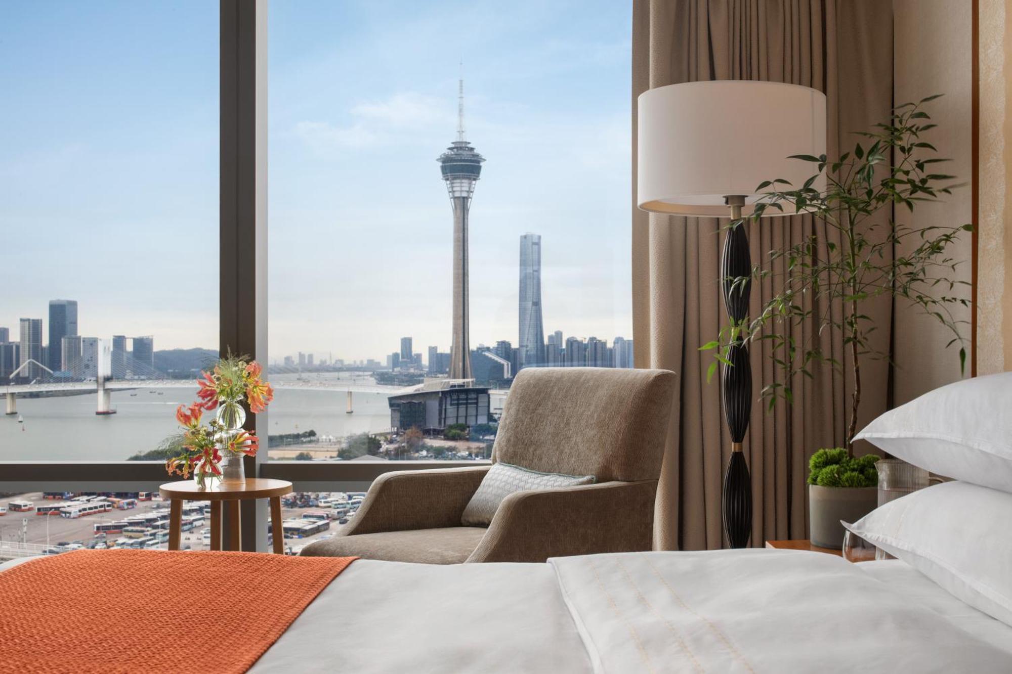 Deluxe King Room with Lake View
