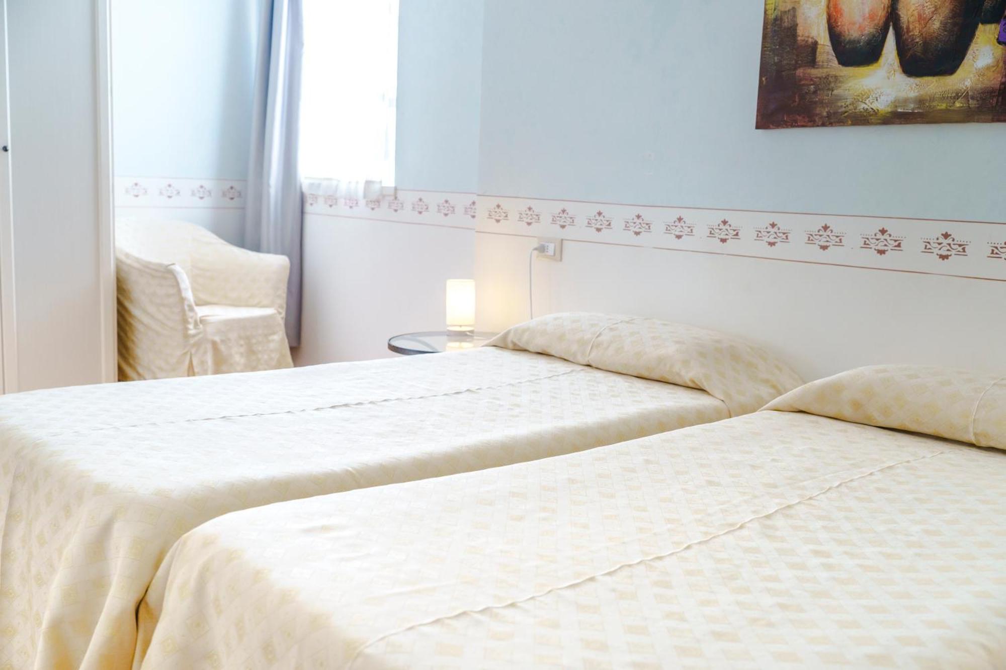 Standard Zimmer mit Kingsize-Bett