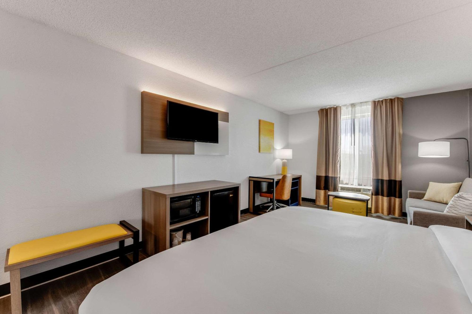 King Room with Sofa Bed - Non-Smoking