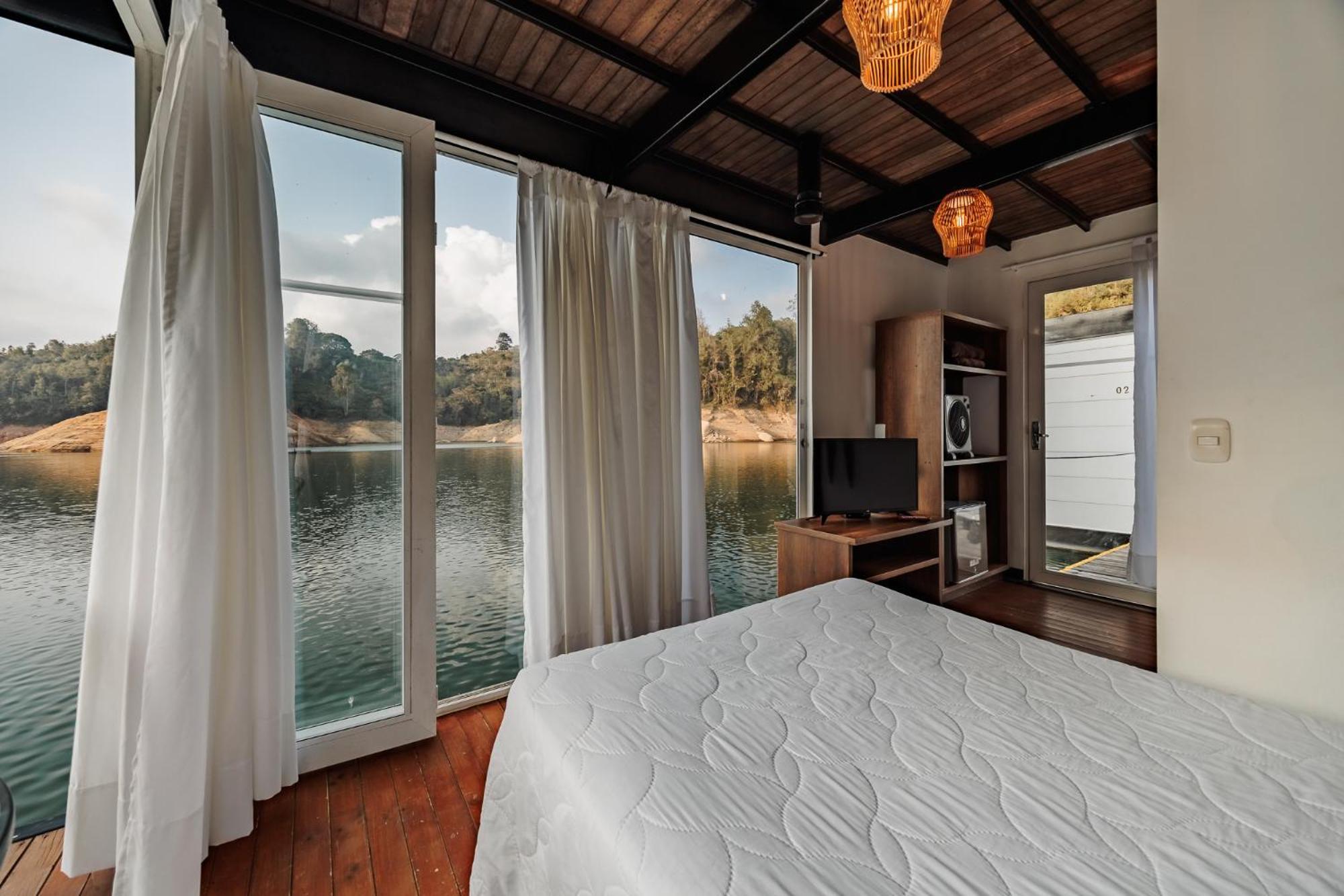 Double Room Lake View,1620992530:JPEG