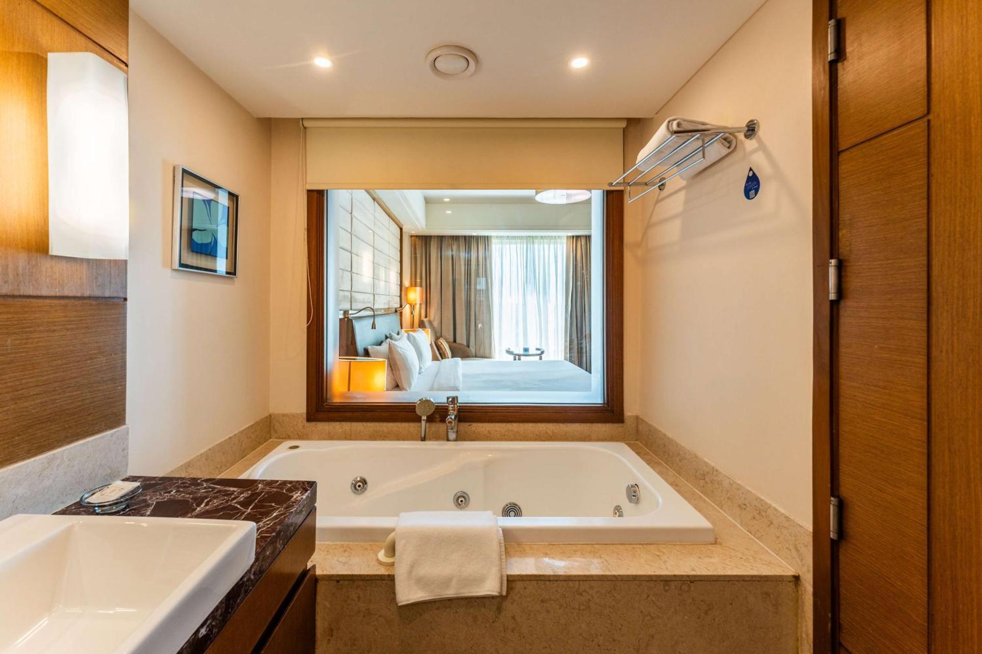 Business Double Room - 15% Discount on Food & Soft Beverage,  Hotel Credit of INR 1000 on Food and Soft Beverages in Restaurants only, , -Buy 1 get 1 free on IMFL drinks from 18:00 to 20:00 Hrs in Ethyl Bar.