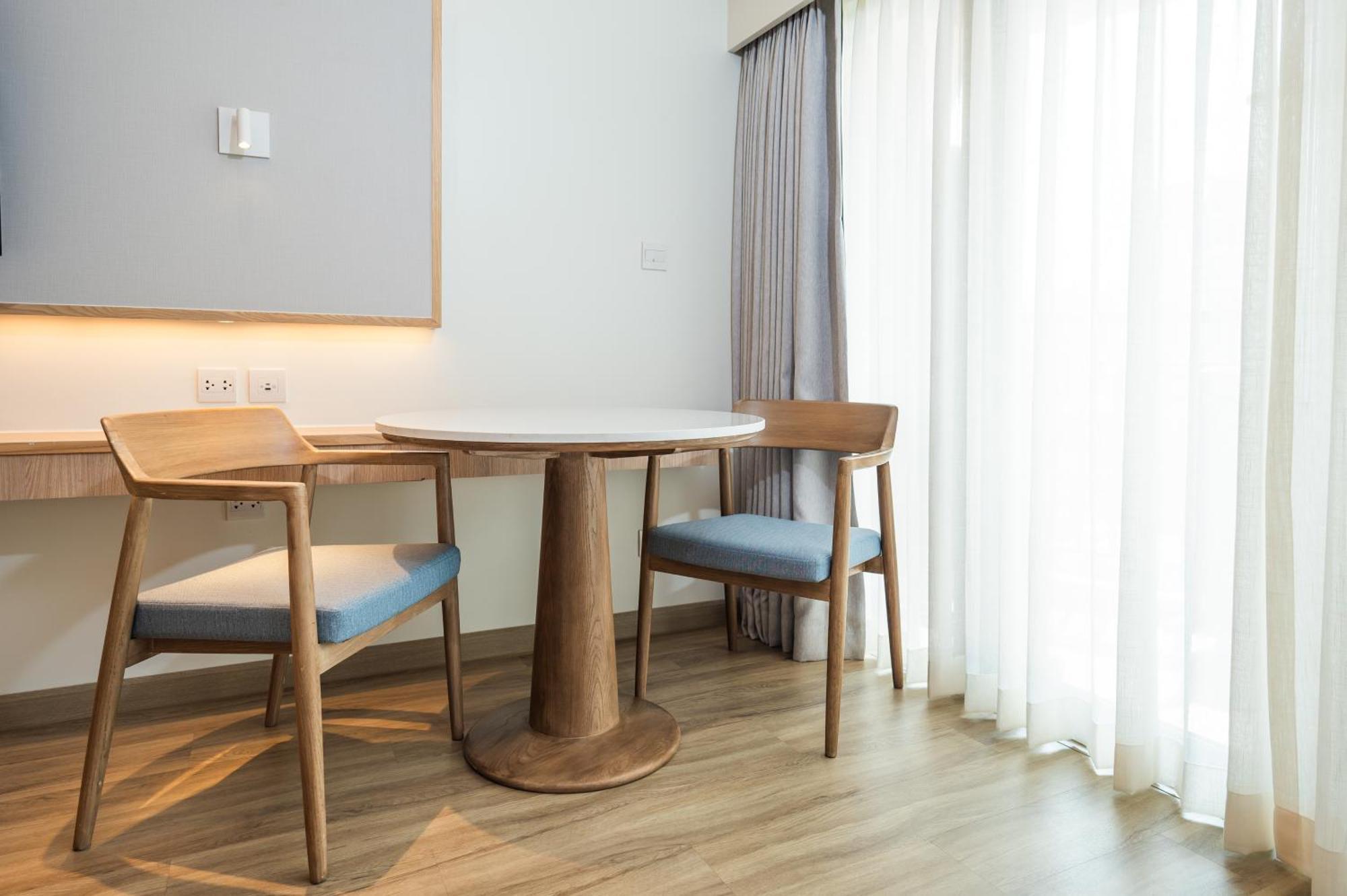 Premier Zimmer mit 2 Einzelbetten und Poolblick