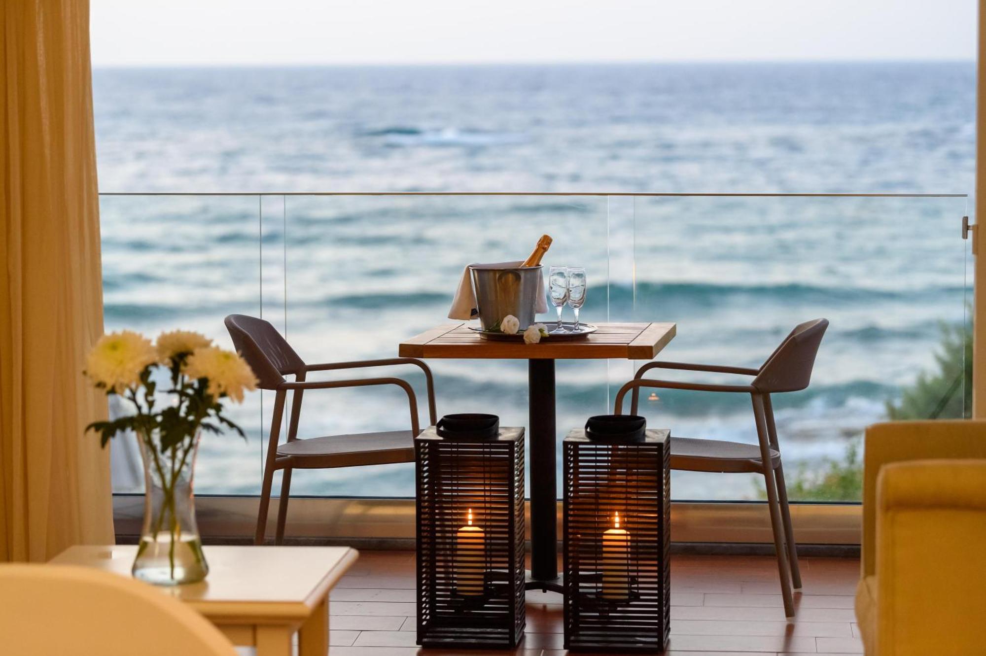 Luxury Superior Room Beach Front,1580431507:JPEG