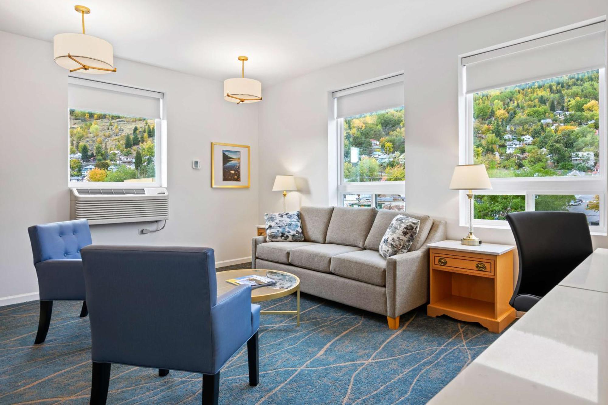 King Suite Two King Beds Sofa Bed Kitchen Non-Smoking