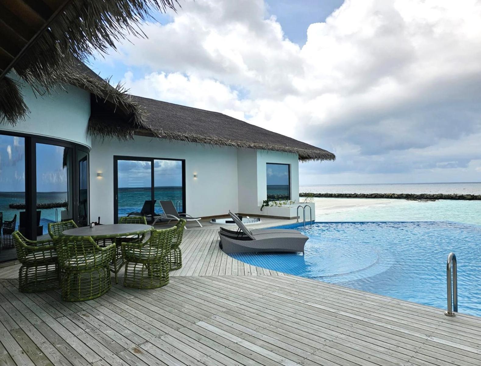 Strandvilla mit 2 Schlafzimmern, eigenem Pool und Whirlpool