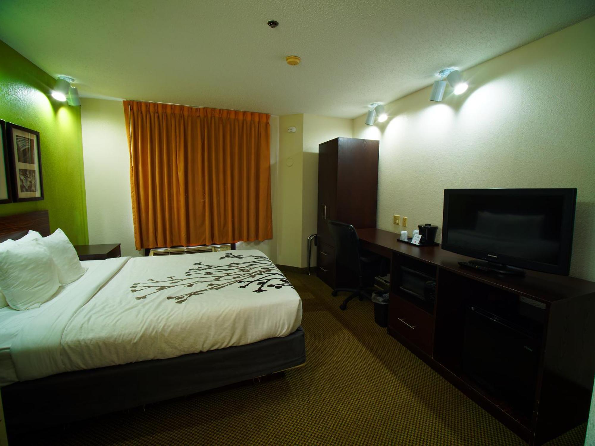 King Room - Accessible/Non-Smoking