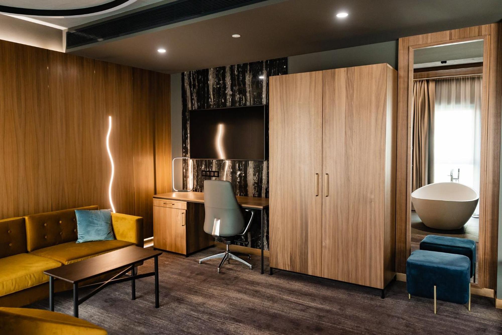 Deluxe Suite mit Whirlpool-Badewanne