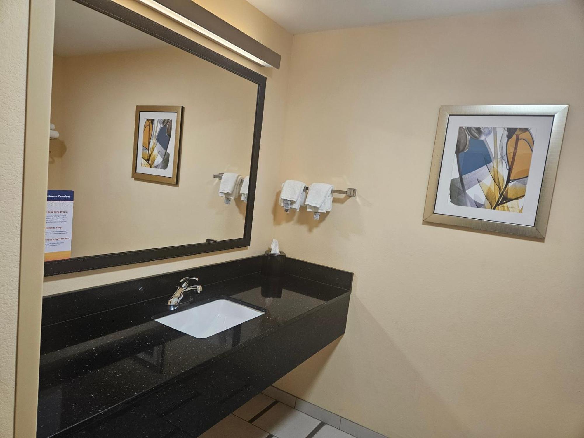 Queen Suite with Two Queen Beds and Sofa Bed - Non Smoking