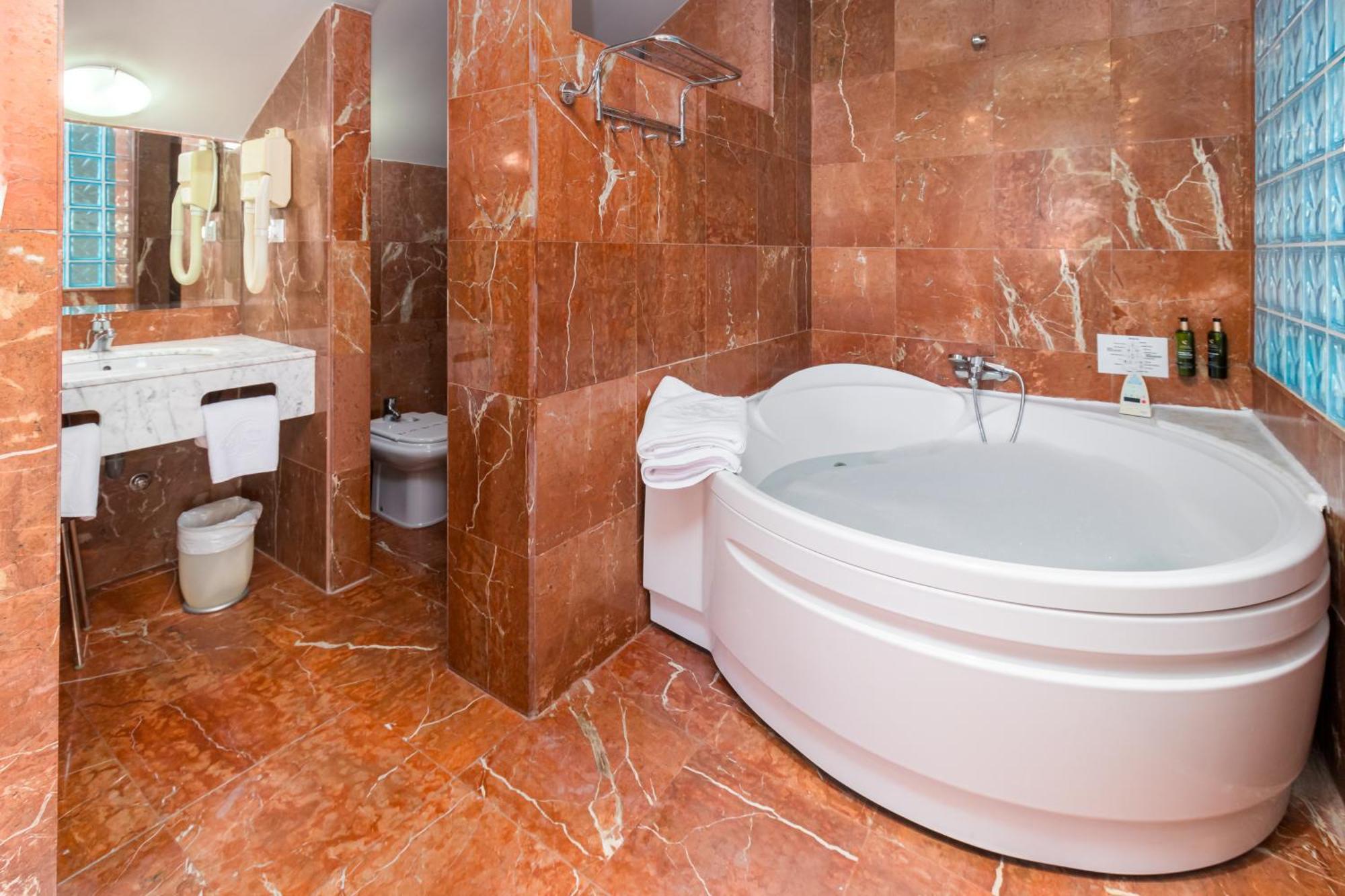 King Suite with Spa Bath and spa access