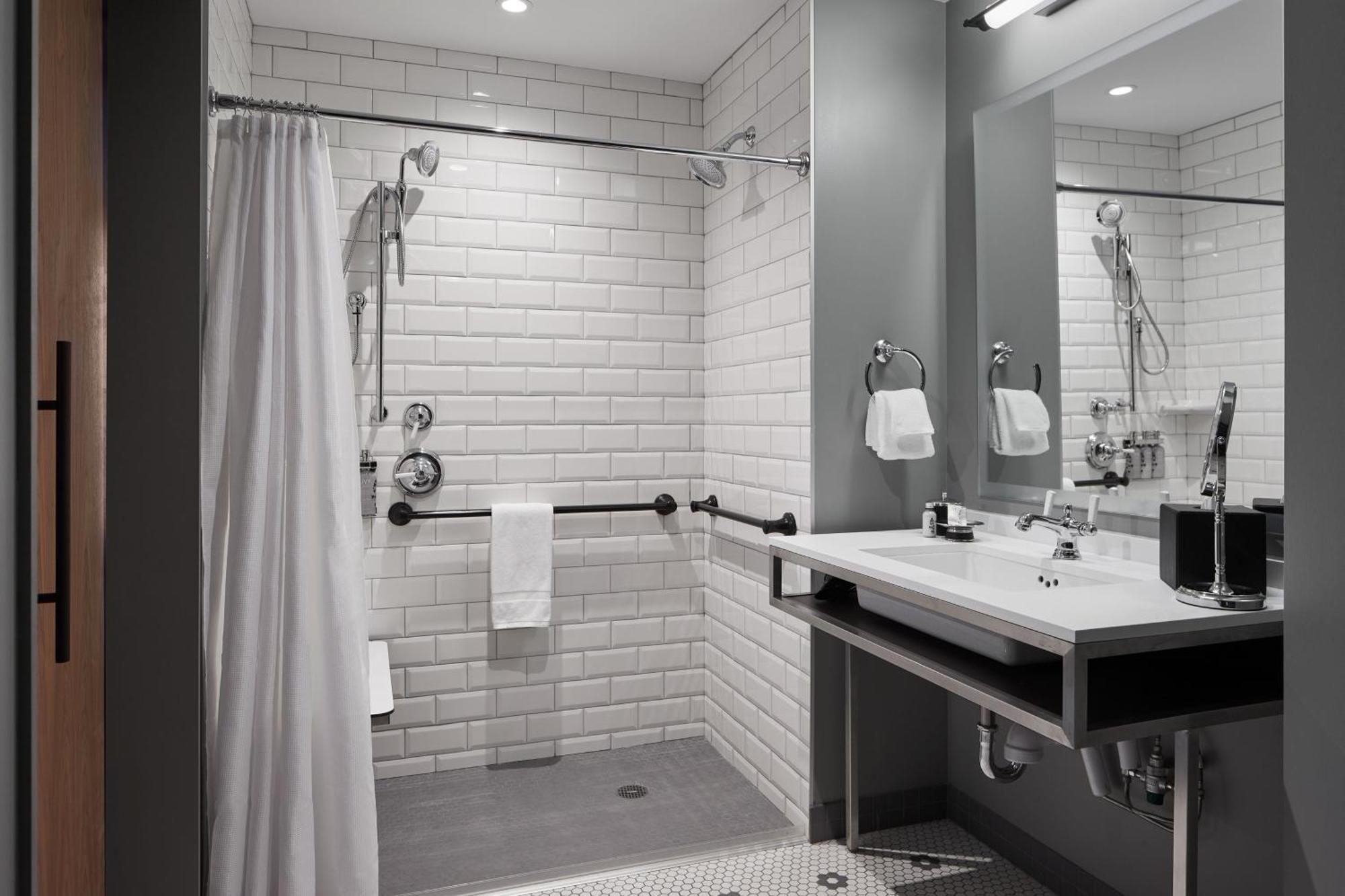 Queen Room with One Queen Bed