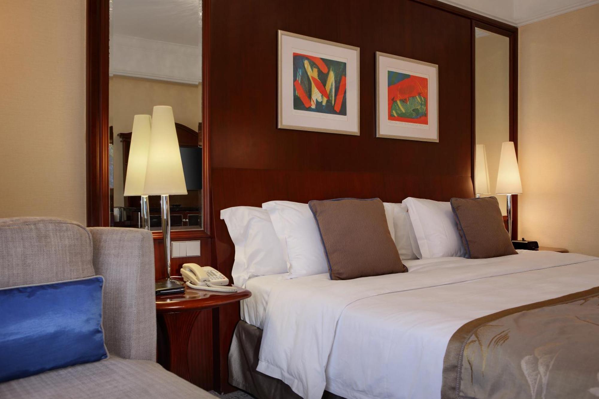 Royal Premier King Room