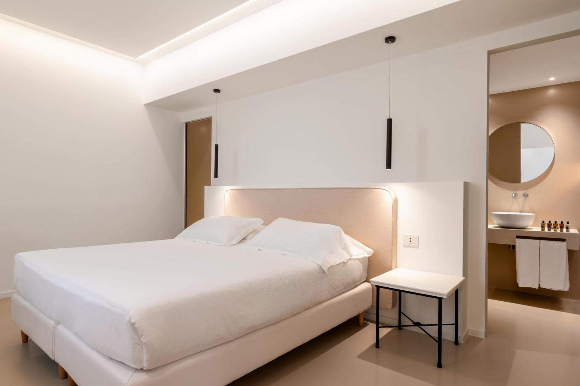 Classic Double or Twin Room,1586106895:JPEG