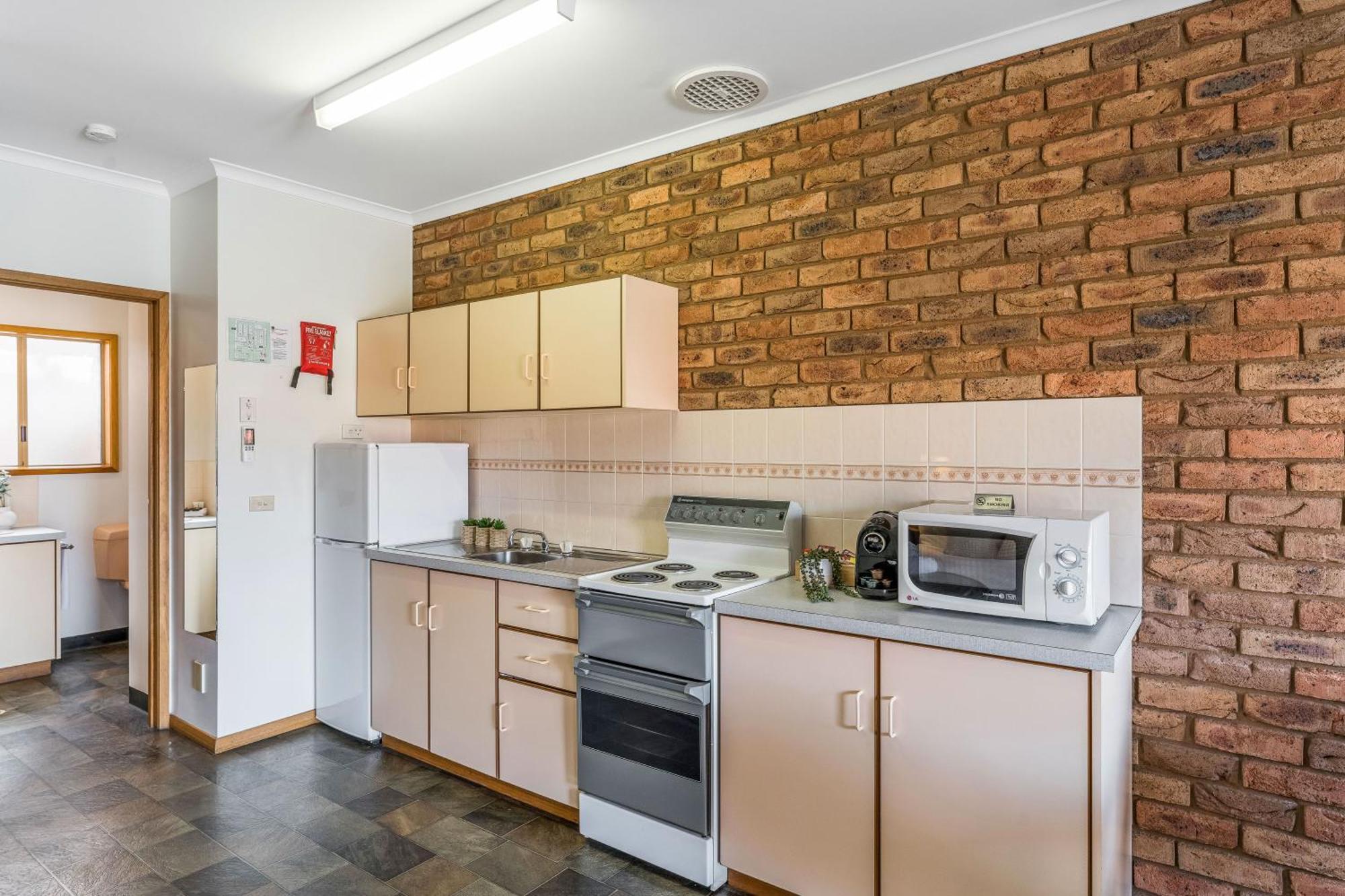 Standard Studio Unit (1BR) – 4B