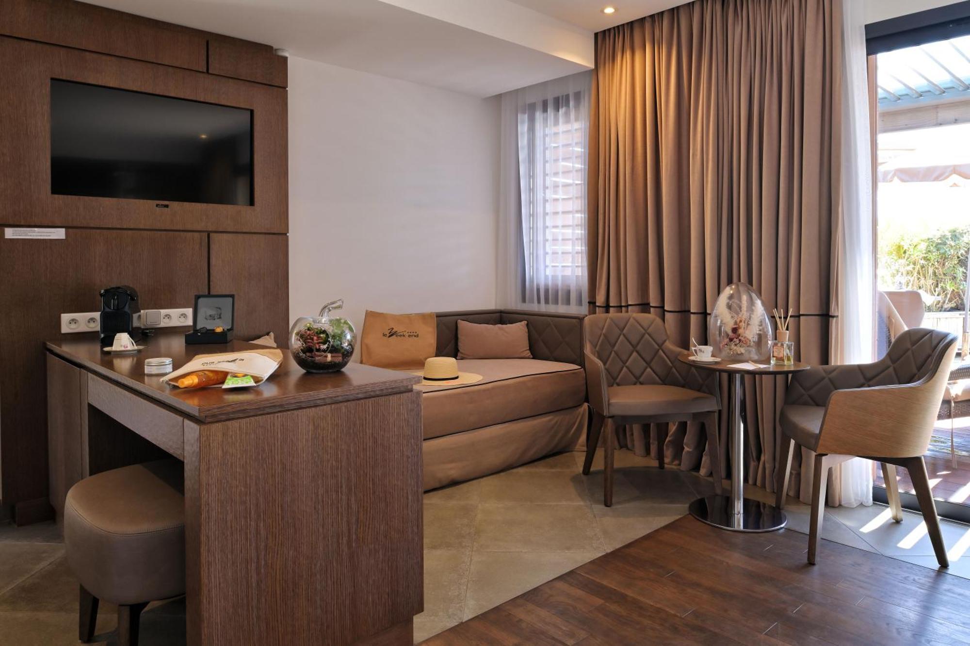 Deluxe Suite with Sea View