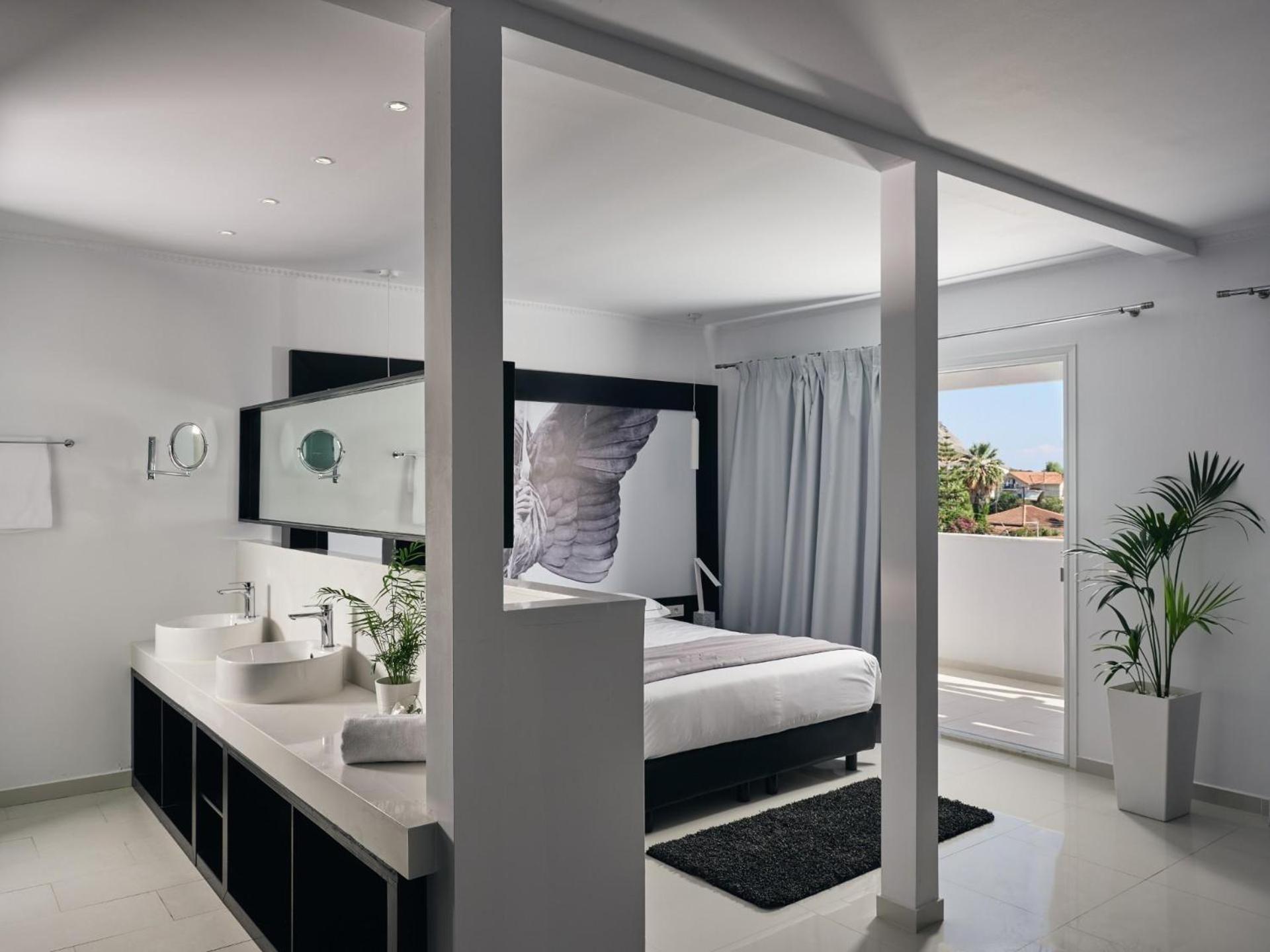 Superior Suite Private Jacuzzi
