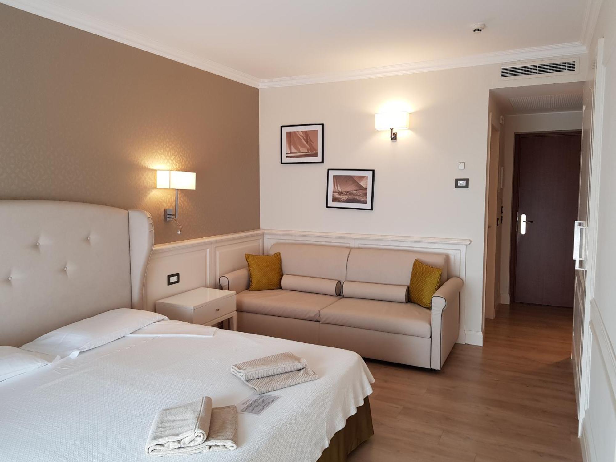 Superior Double or Twin Room Lake View