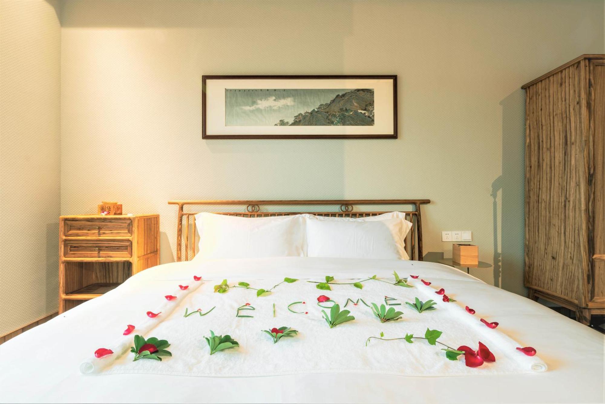 Courtyard Room with free pick up service