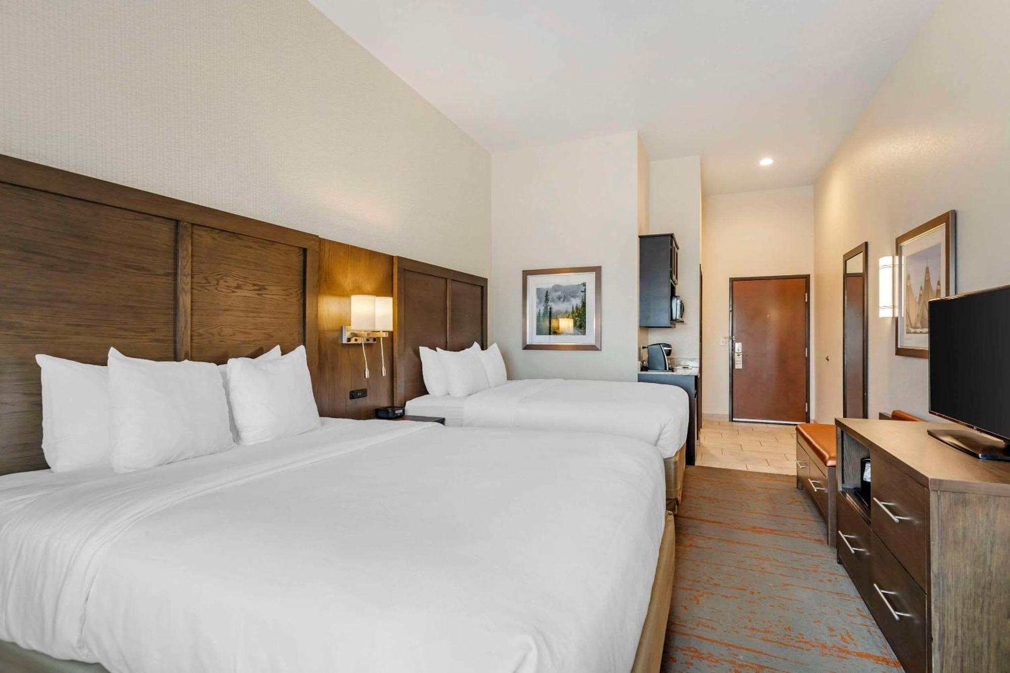 Queen Room with Two Queen Beds - Non-Smoking