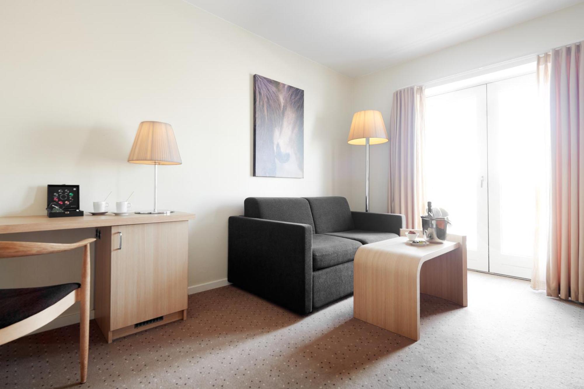Family Room,1590337766:JPEG