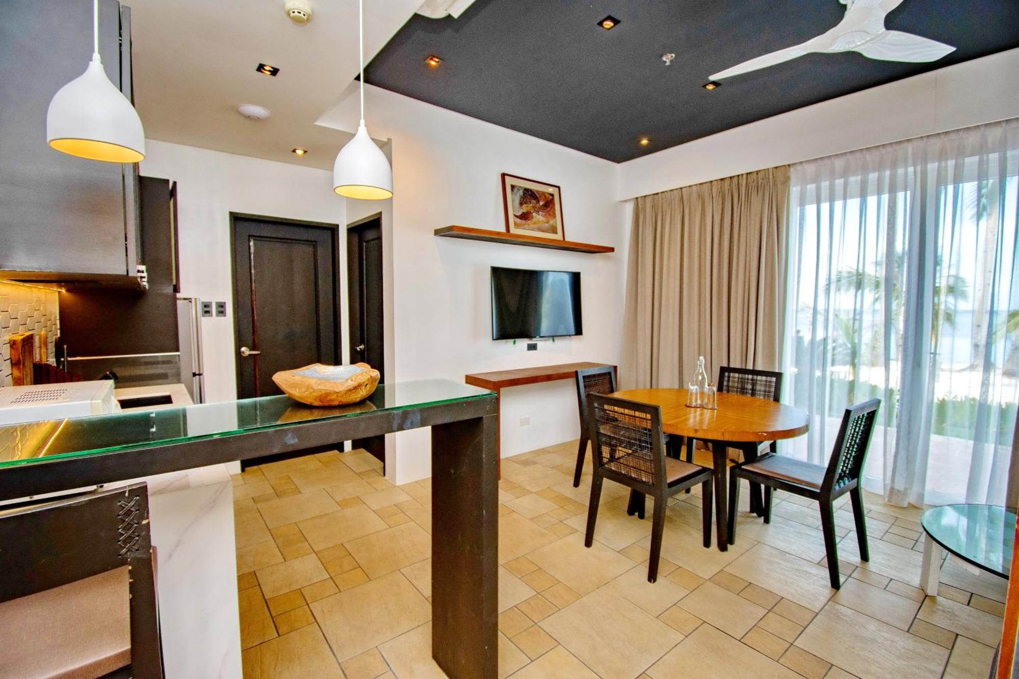 Beachfront Suite