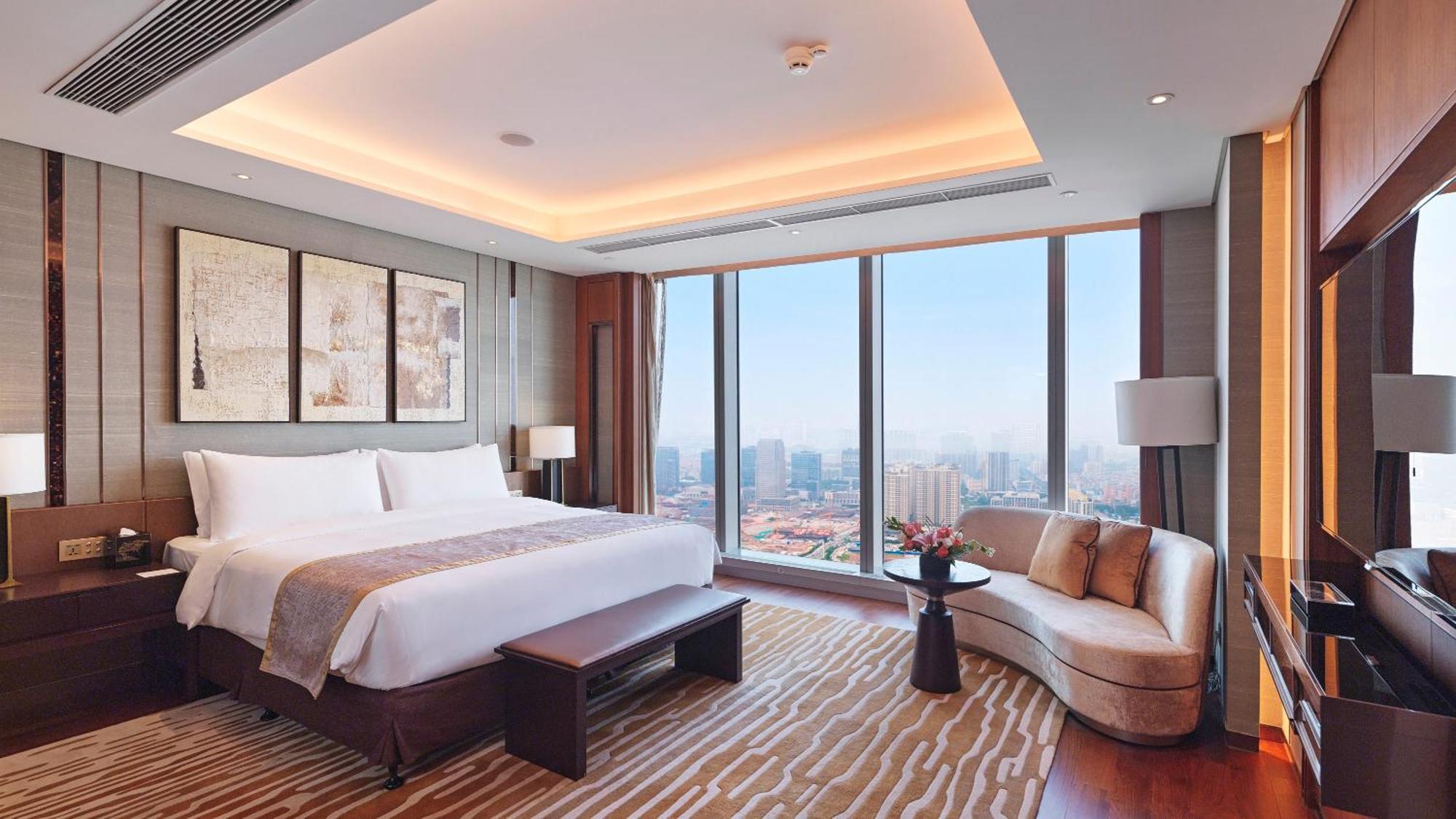 Classic King Room with City View