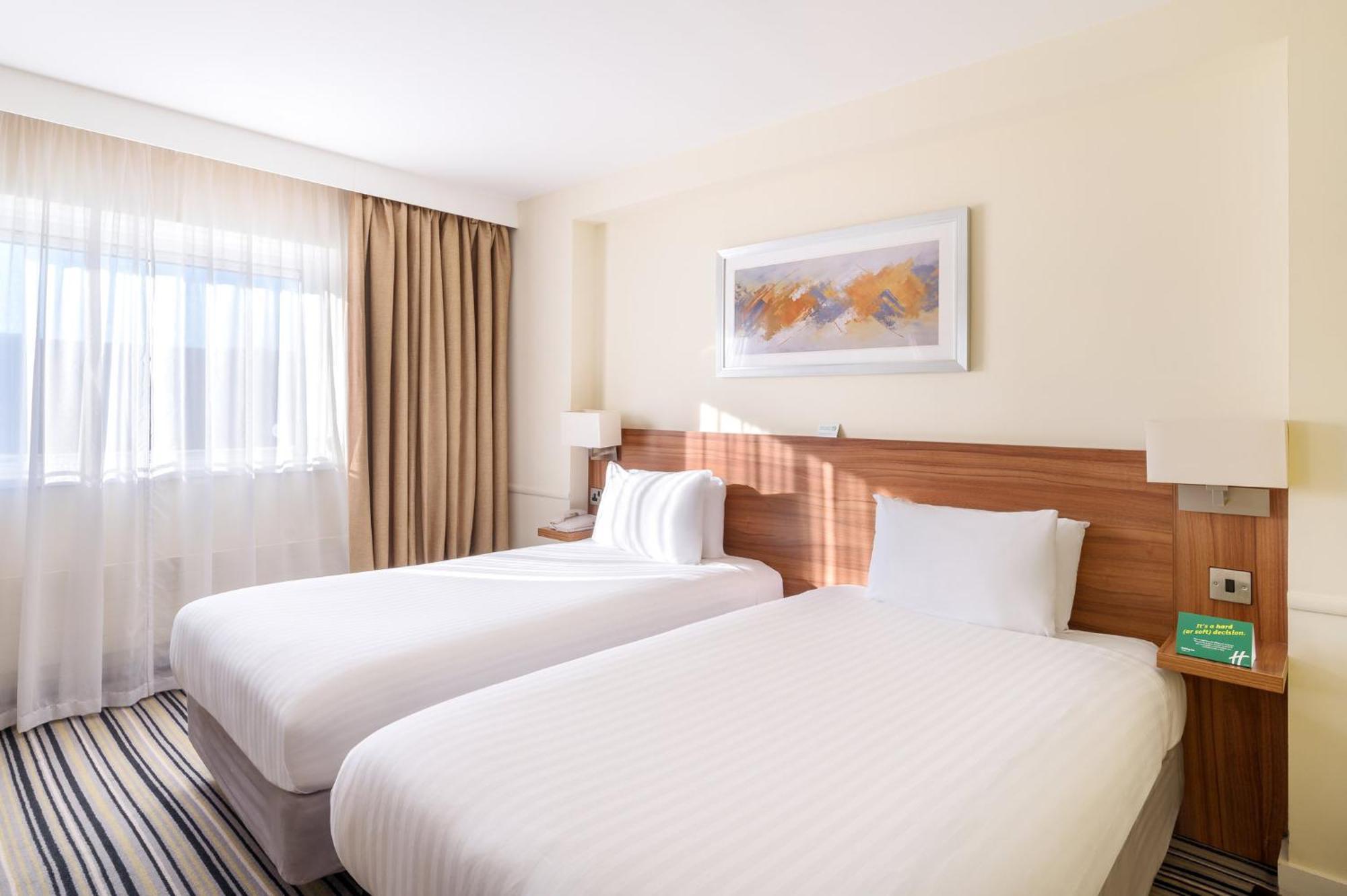 Standard Room with Two Single Beds