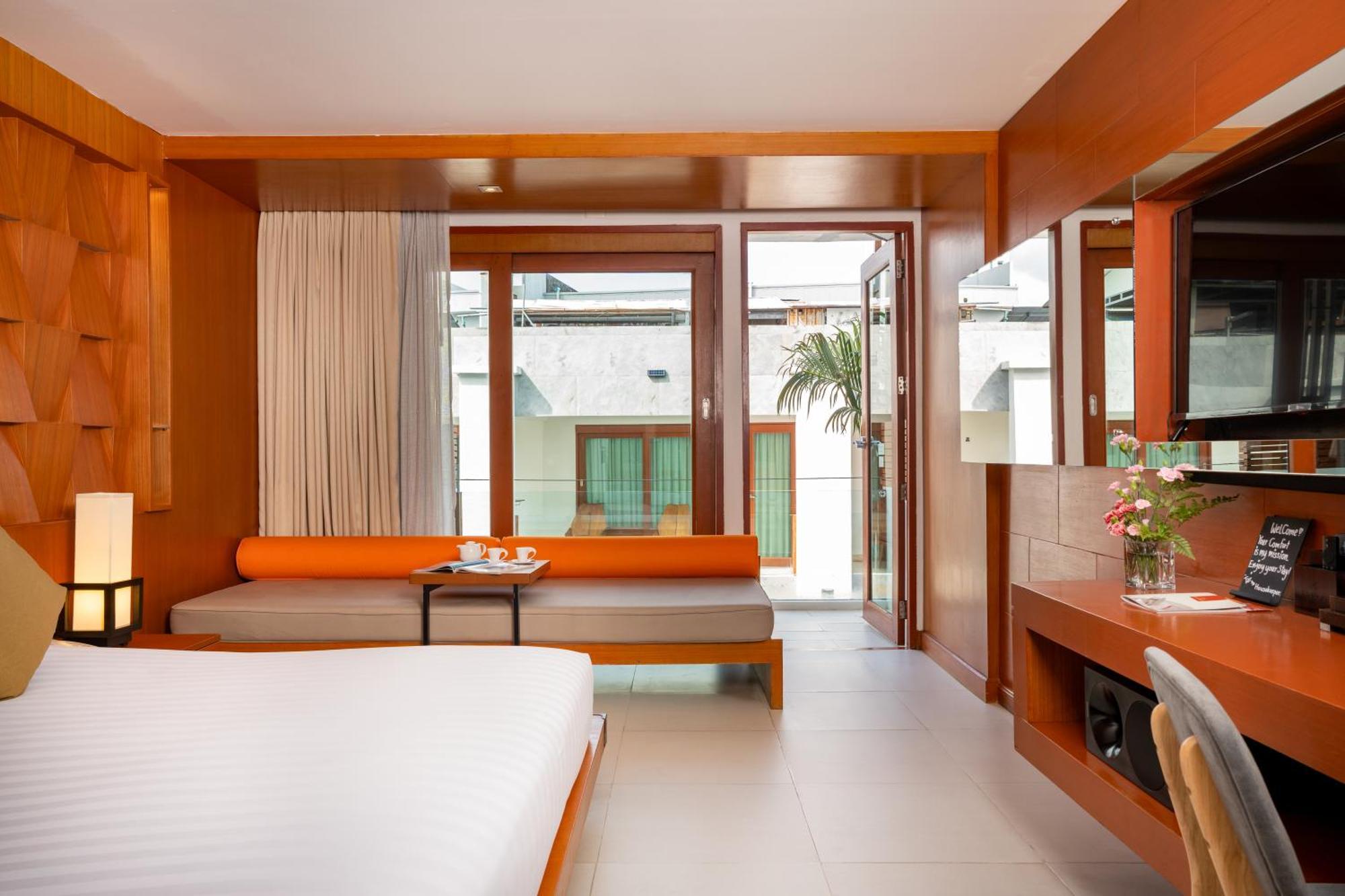 Deluxe Double Room Pool View Daily Complimentary Minibar
