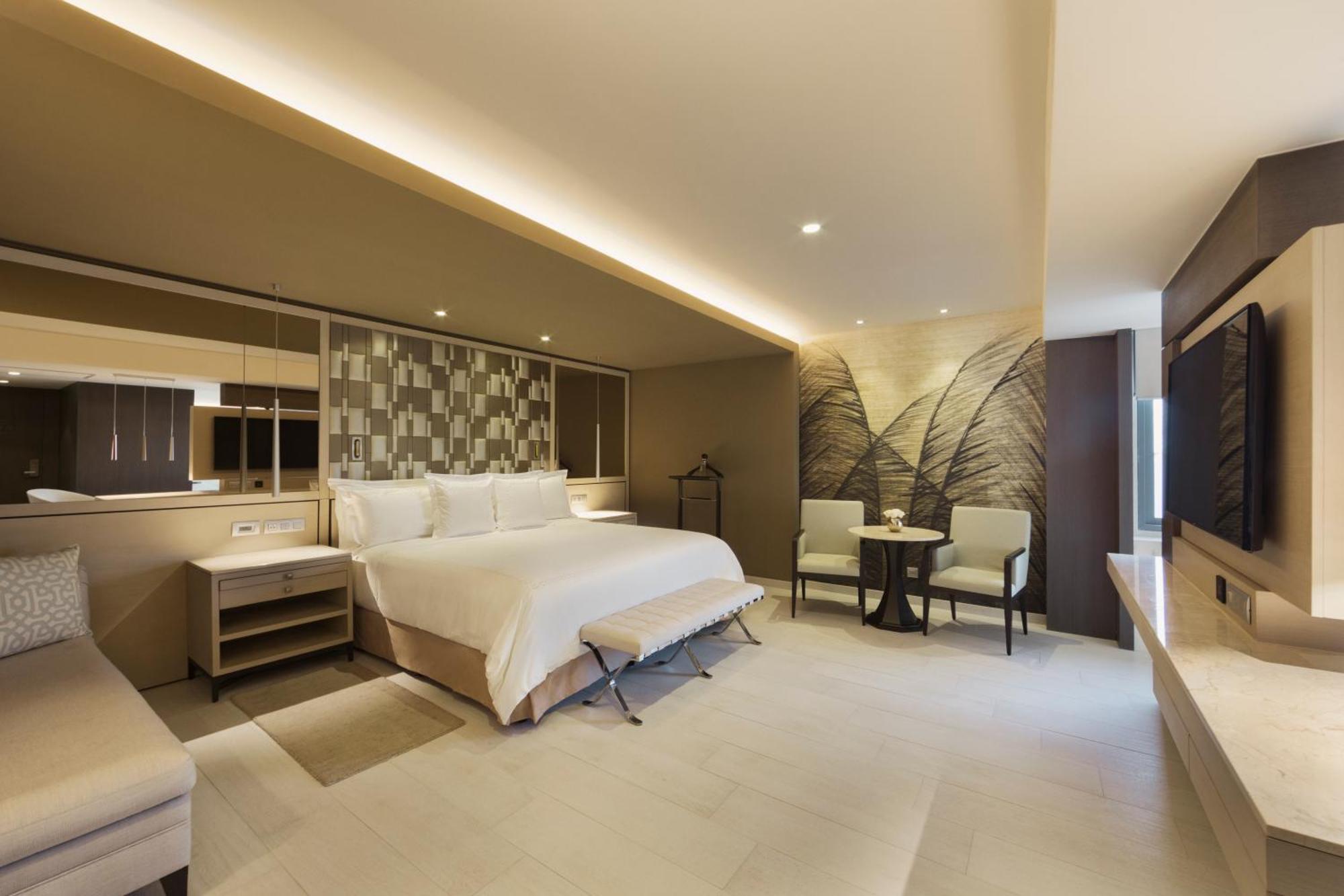 Ambassador Royal Junior Suite