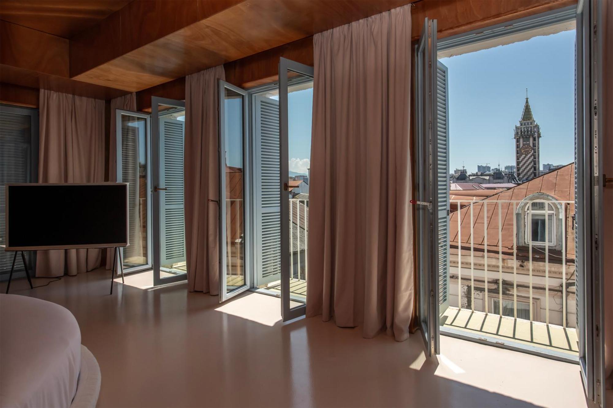 Corner Suite Old Town View