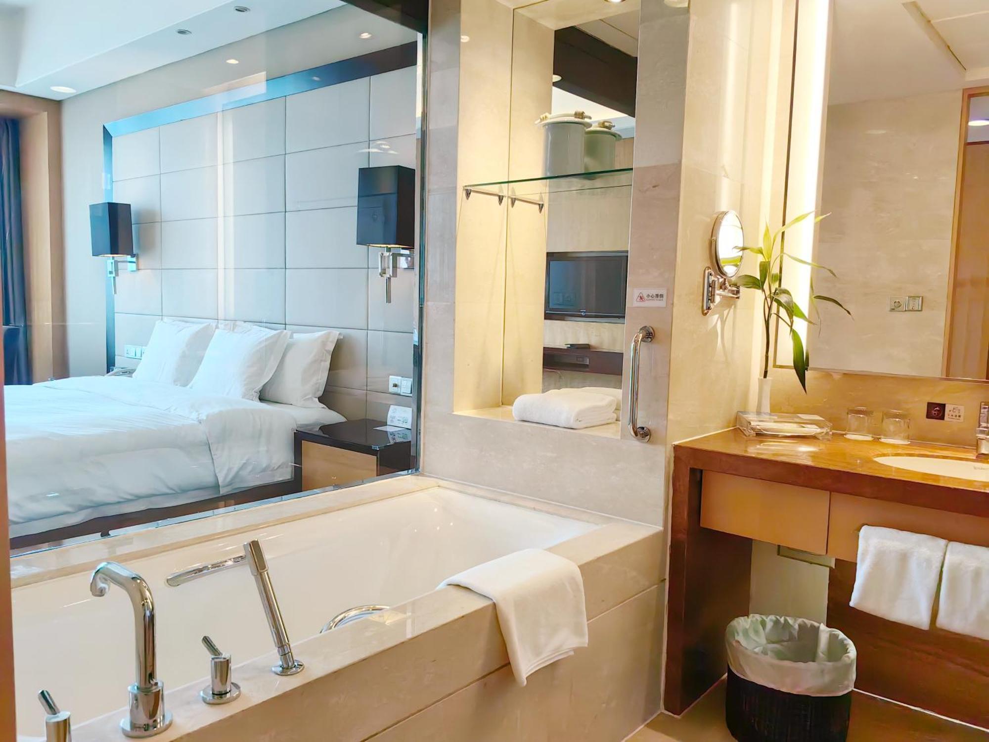 Standard King Room with River View