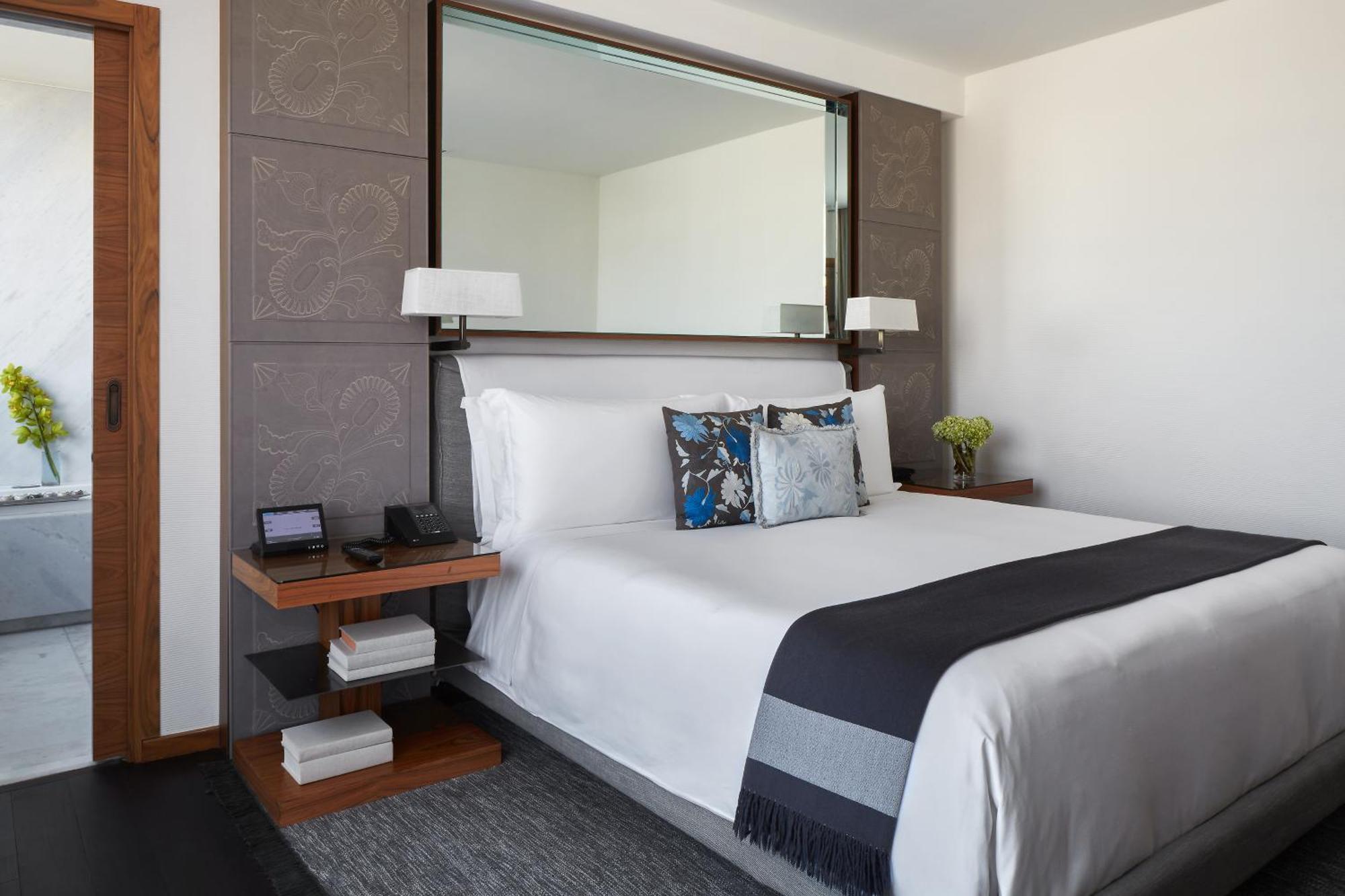 Standard Superior Guest room 1 King,1596036932:JPEG