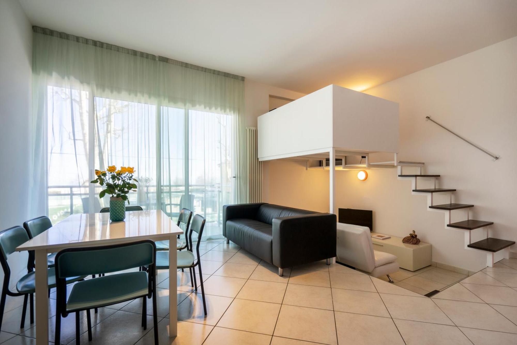 One-Bedroom Apartment Balcony,1598887193:JPEG