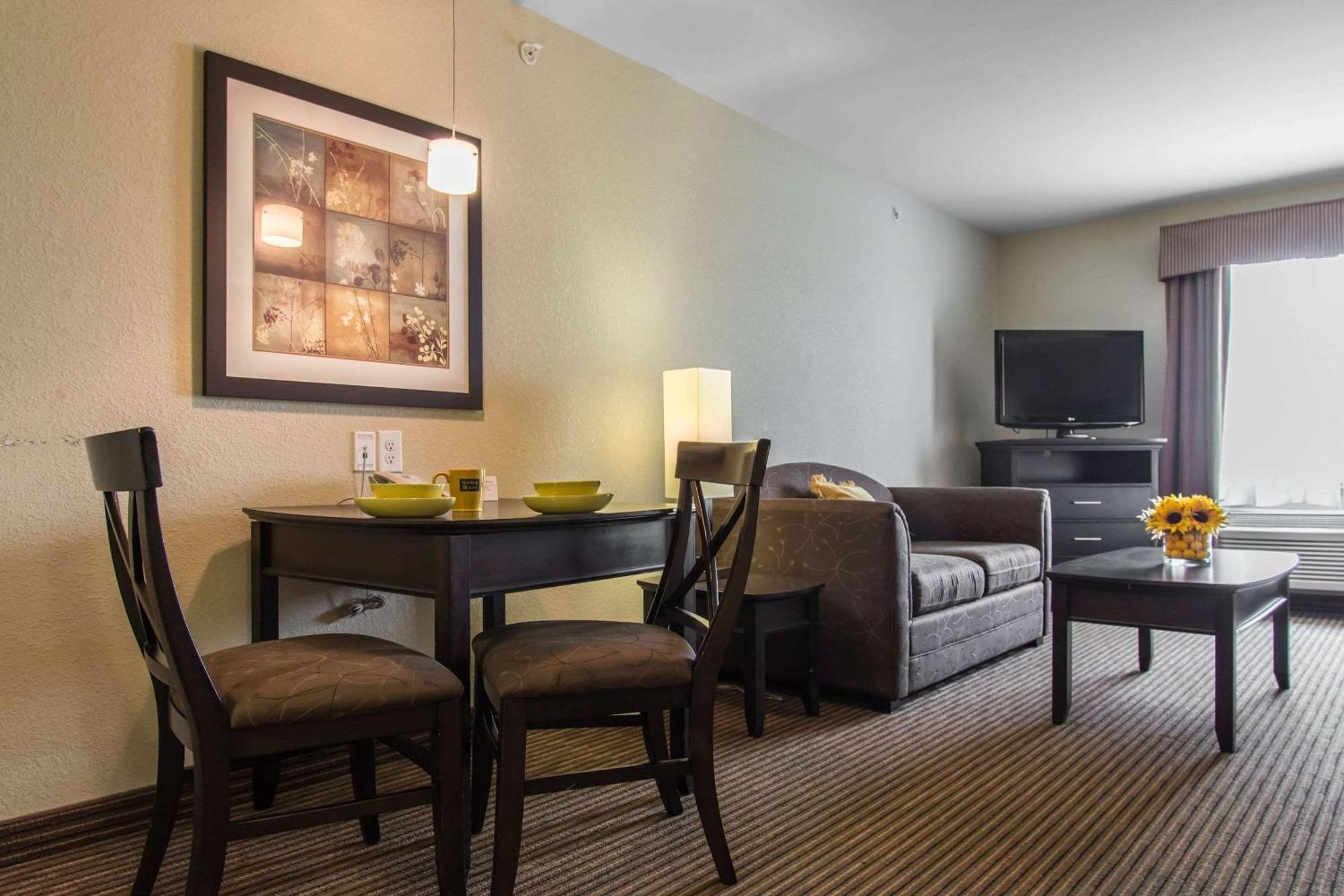 Efficiency Queen Suite Two Queen Beds Non Smoking