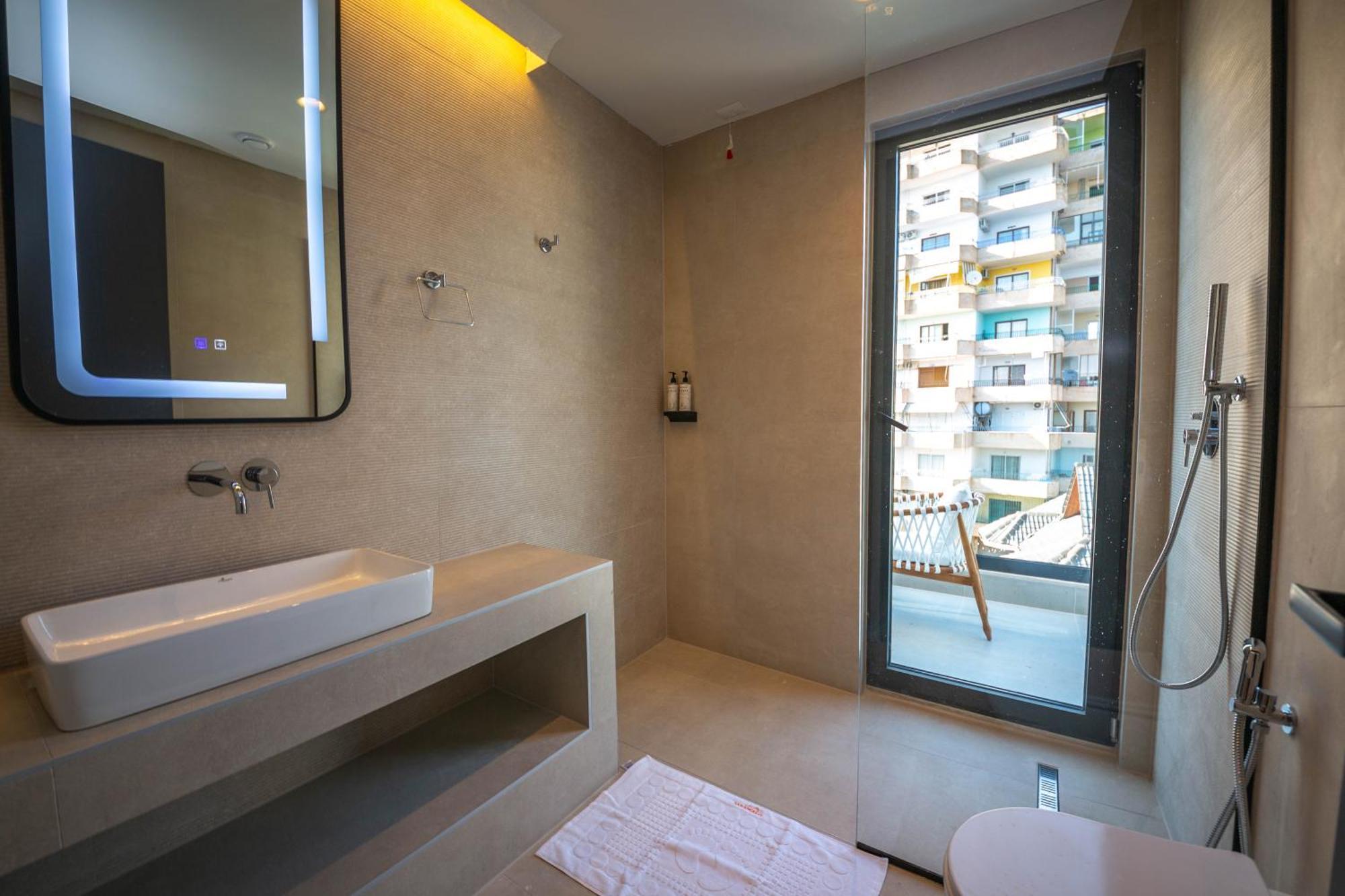 Junior Suite Side Sea View Bath Tub