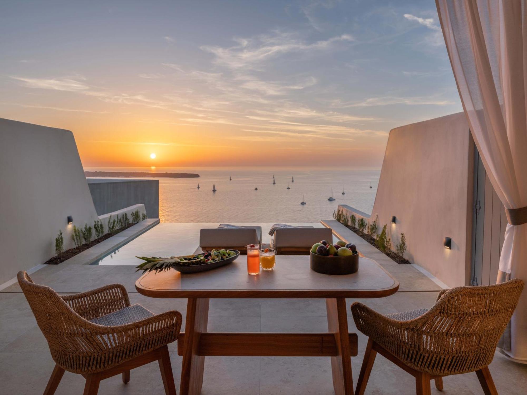 Unwind Sunset & Sea View Junior Suite Pool