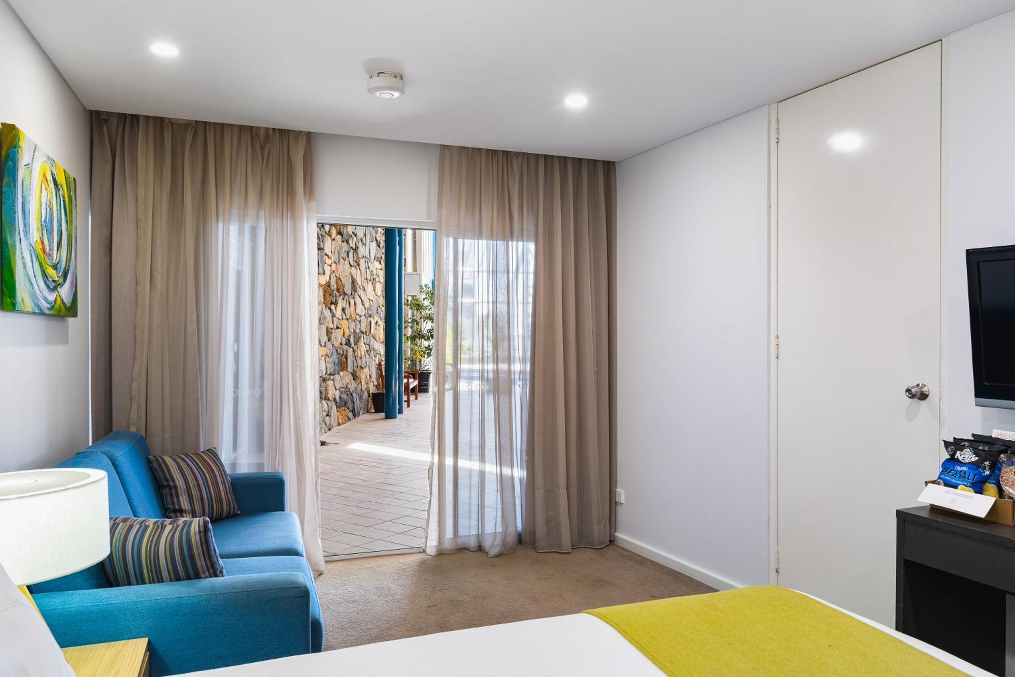 Standard Room One Queen Bed Pool Side