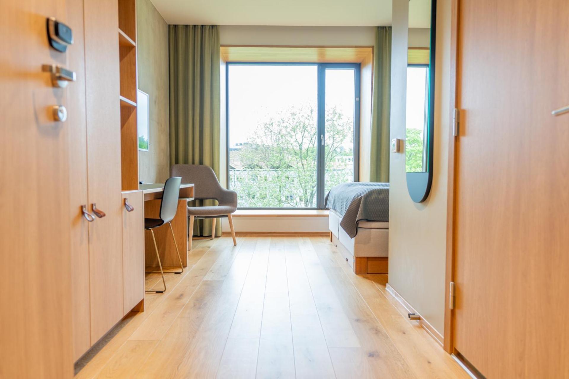 Standard Queen Room