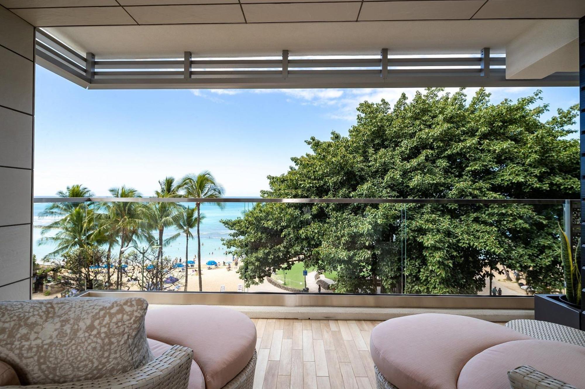 Beach View Ruby Suite 2 Bedroom Plus Den