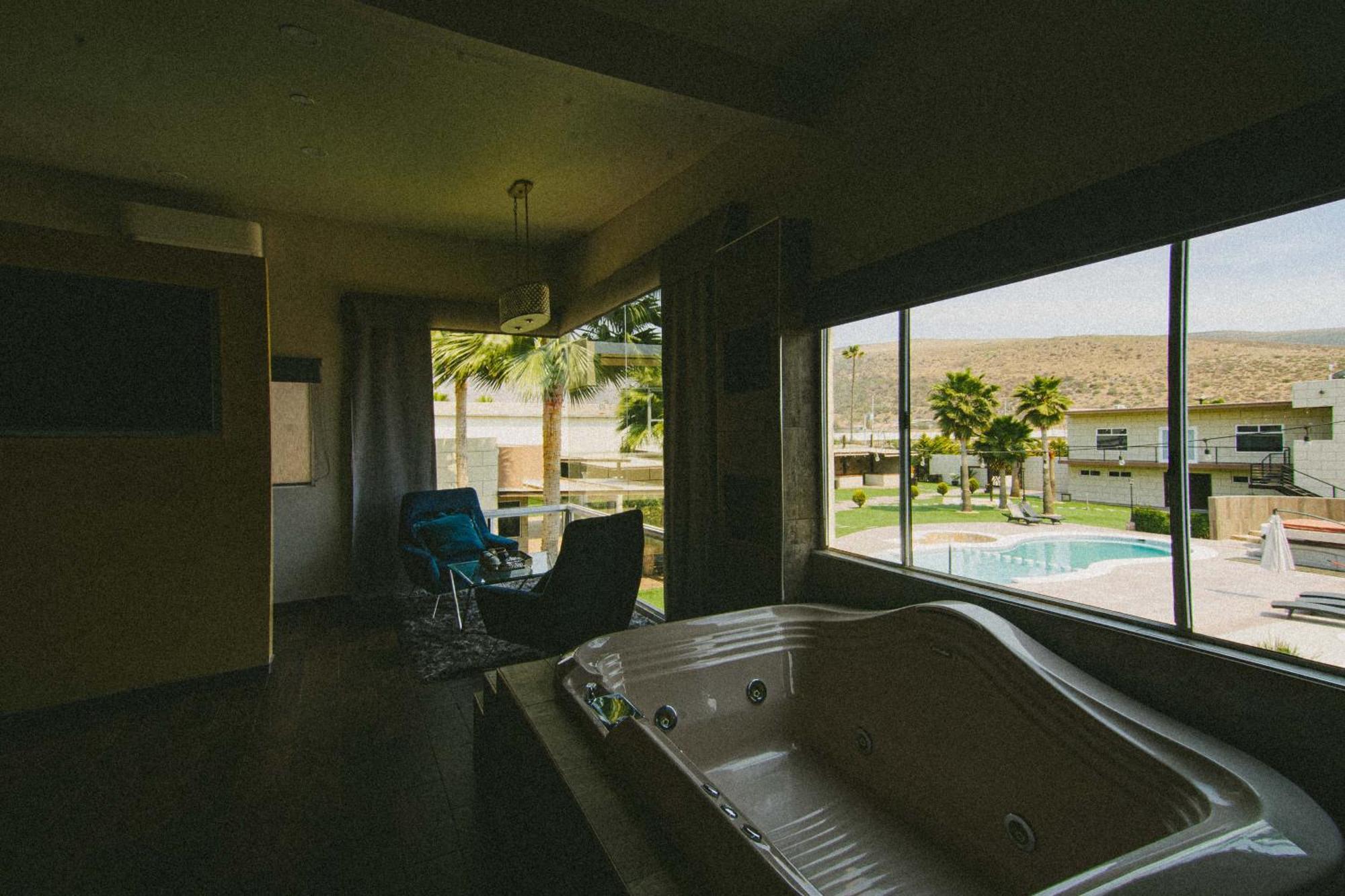 King Suite Pool View
