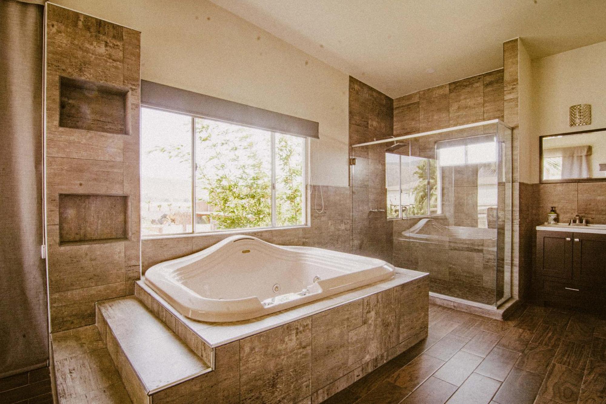King Suite Pool View