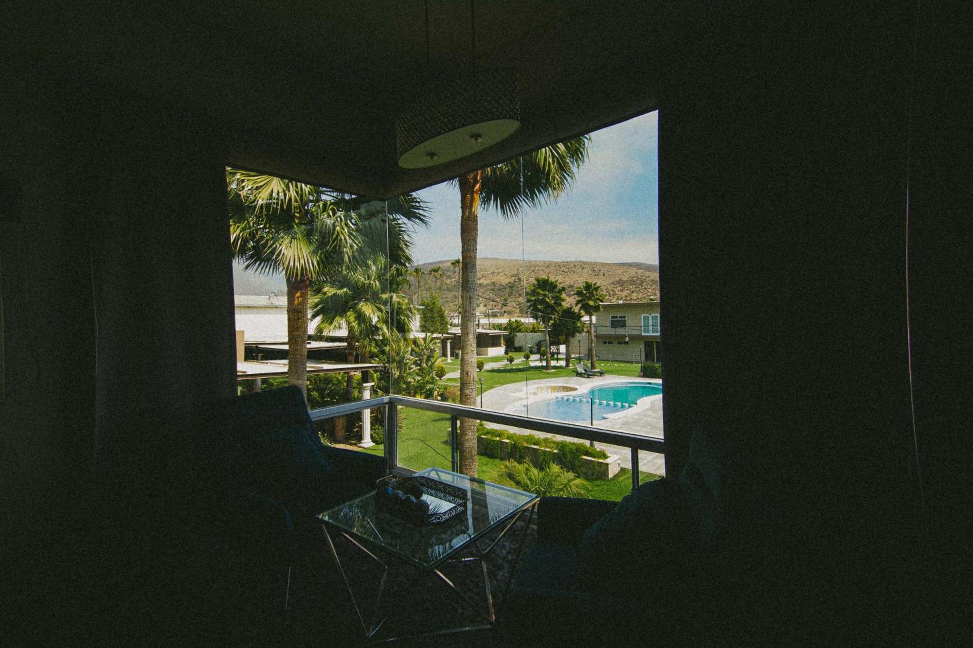 King Suite Pool View