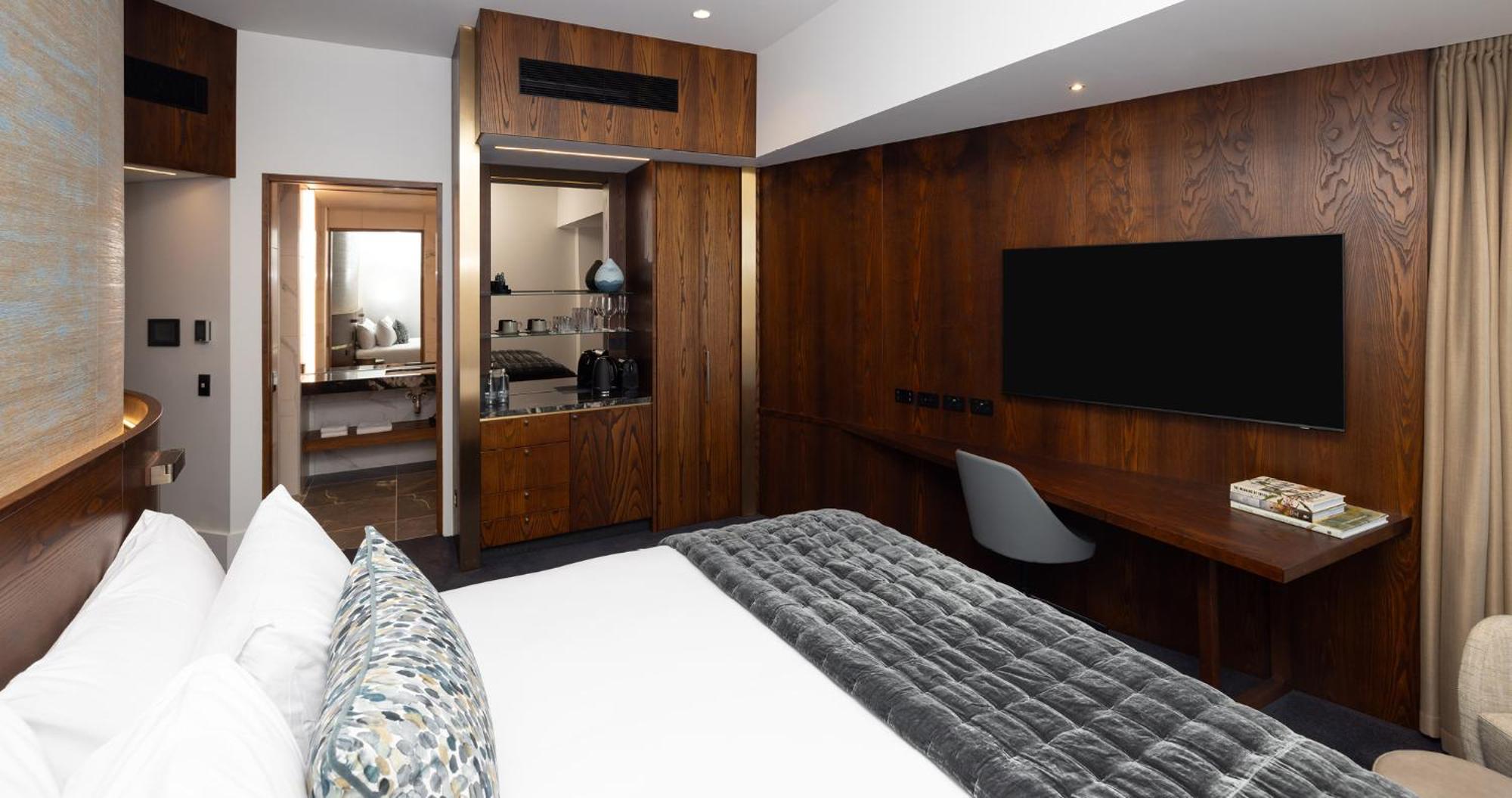 Urban King Room