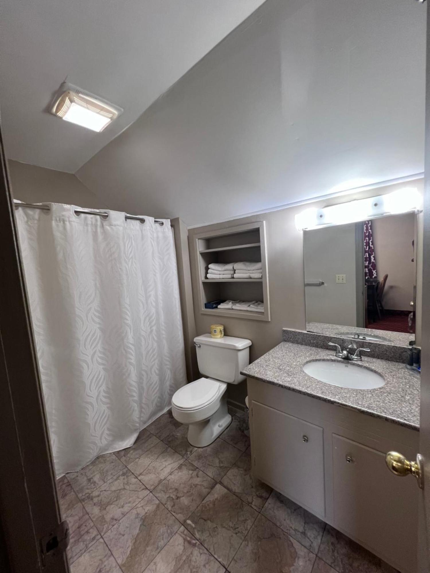 Queen Suite One Queen Bed Two Double Beds Non Smoking
