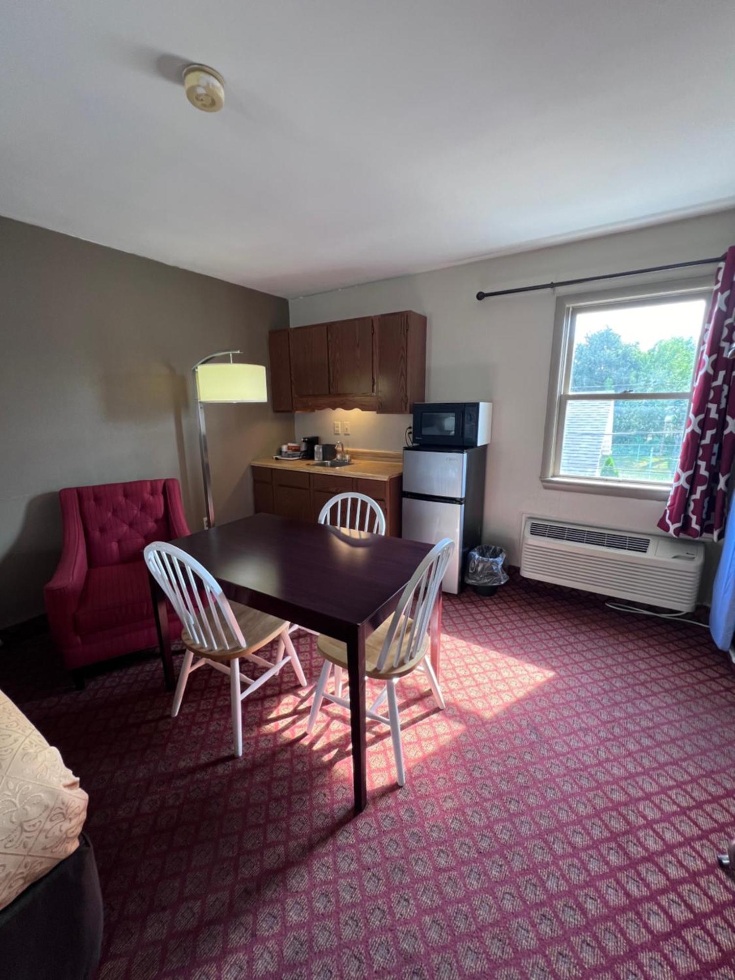Queen Suite Two Queen Beds One Double Bed Non Smoking