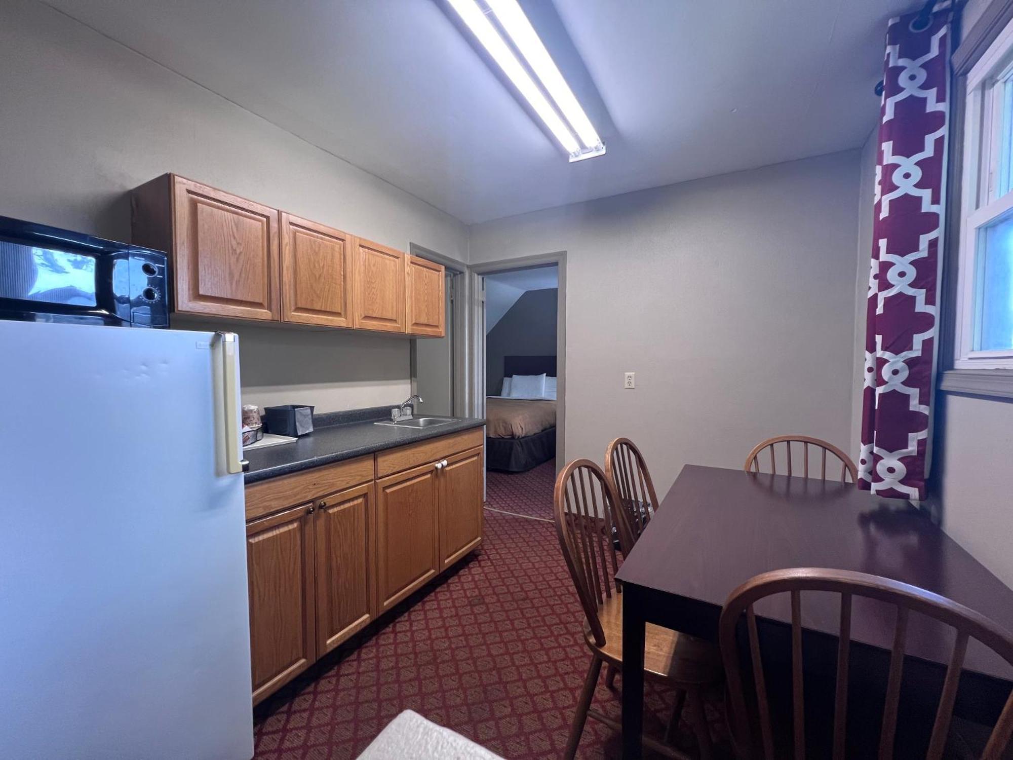 Queen Suite One Queen Bed Two Double Beds Non Smoking