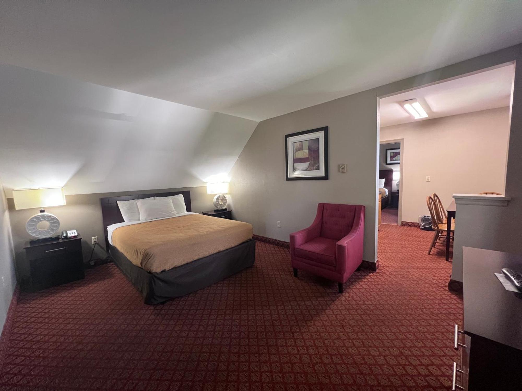 Queen Suite One Queen Bed Two Double Beds Non Smoking