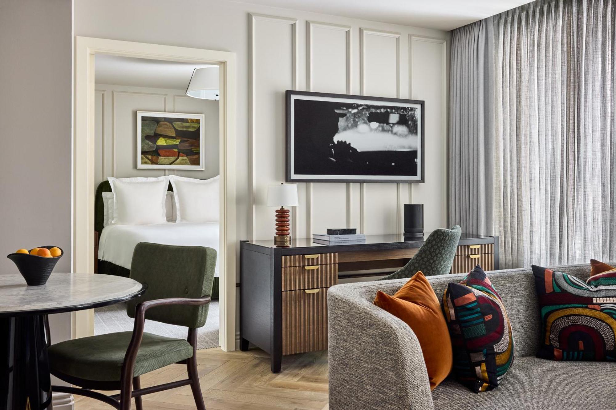 Junior Suite,1602962699:JPEG