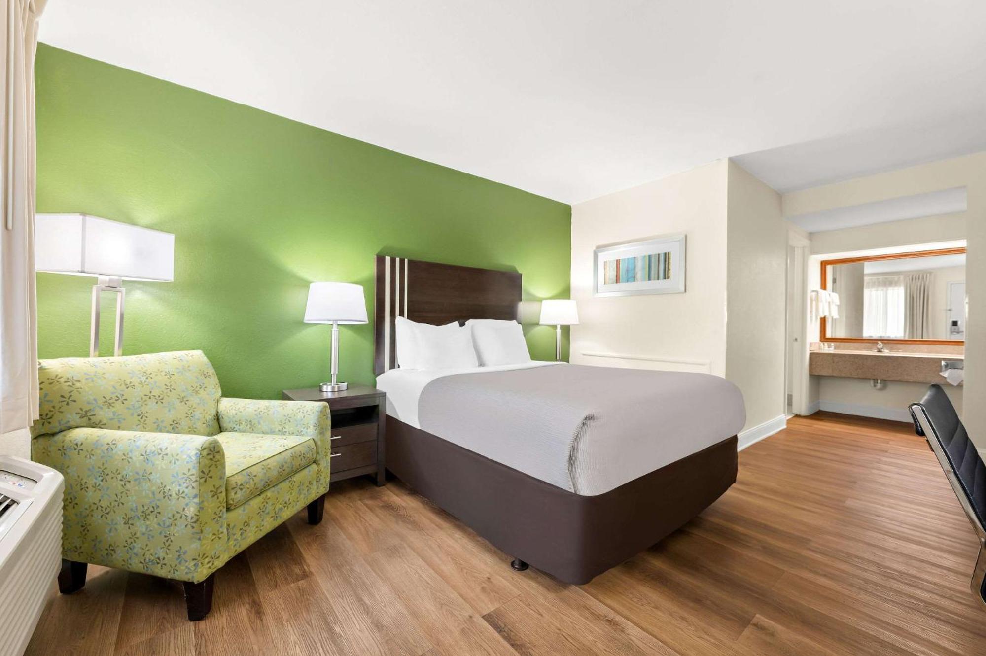 King Room - Upper Floor/Non-Smoking